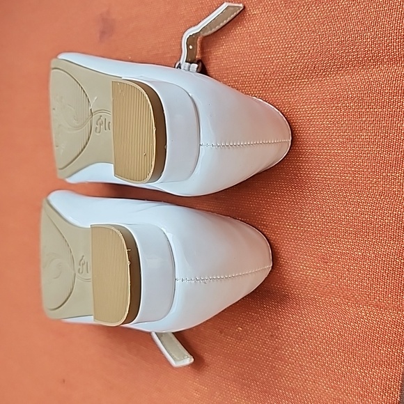 Children's Place Girls White Dress Shoe - Picture 6 of 6